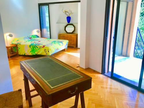 Villa Avec Piscine Sur Les Hauts De N�mes