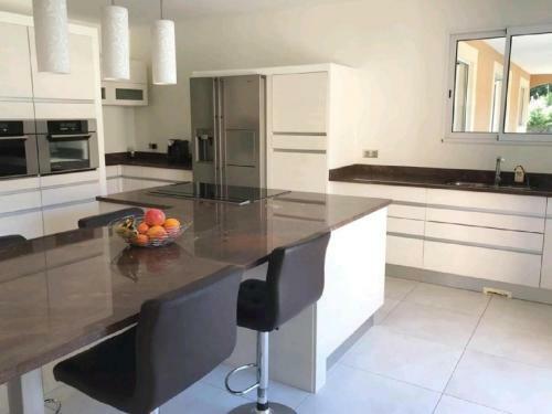 Villa de 4 Chambres & Superbe Jardin Et Pool