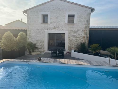 Maison Chaleureuse Avec Piscine Et Parking