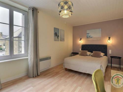 Gite Saint-marcan, 2 Bedrooms, 5 Persons - Fr-1-538-163