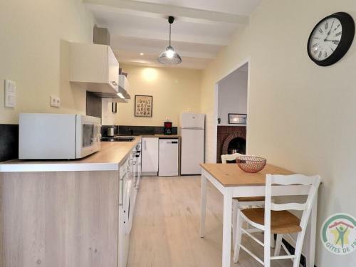 Gite Saint-marcan, 2 Bedrooms, 5 Persons - Fr-1-538-163