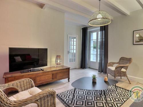 Gite Saint-marcan, 2 Bedrooms, 5 Persons - Fr-1-538-163