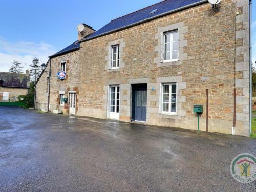 Gite Saint-marcan, 2 Bedrooms, 5 Persons - Fr-1-538-163