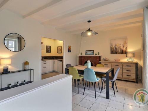 Gite Saint-marcan, 2 Bedrooms, 5 Persons - Fr-1-538-163