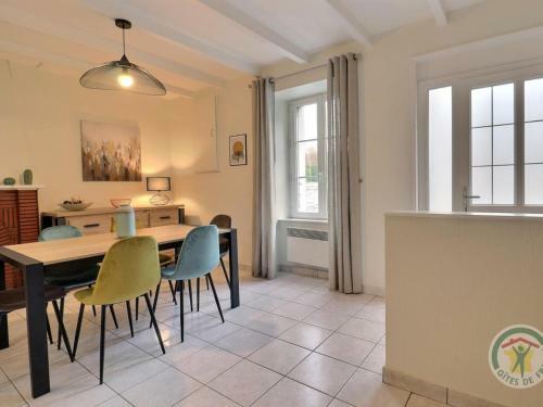 Gite Saint-marcan, 2 Bedrooms, 5 Persons - Fr-1-538-163