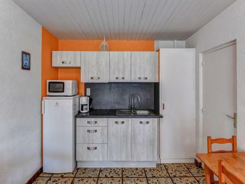 Snug Holiday Home In Saint-savinien With Private Terrace