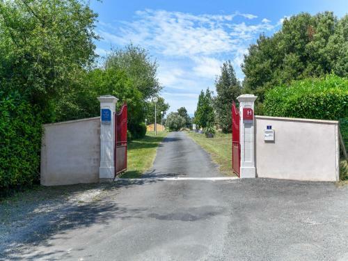 Snug Holiday Home In Saint-savinien With Private Terrace