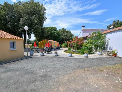 Snug Holiday Home In Saint-savinien With Private Terrace