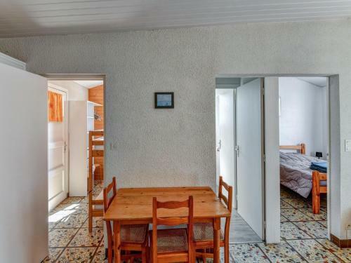 Snug Holiday Home In Saint-savinien With Private Terrace