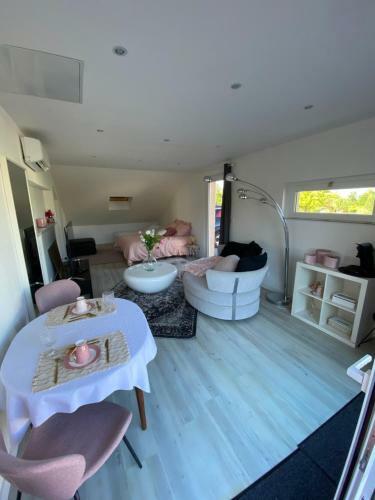 Bed & Breakfast Agr�able Chambre D?h�te Calme Avec Piscine
