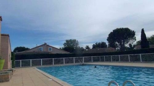 Maison Individuelle Familiale Et Piscine Partag�e