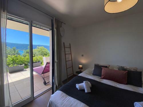 Apartamento Lake & Mountain View - Piscine, Parking, Terrasse