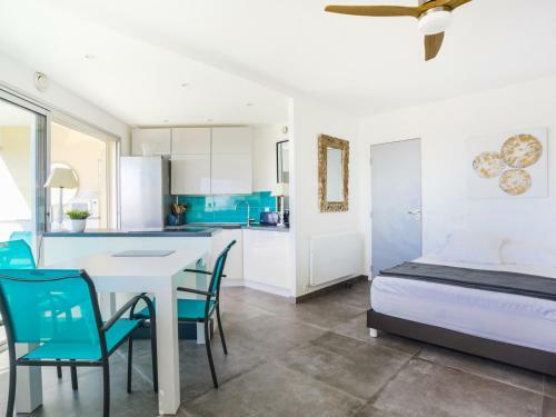 Apartment Mandelieu-la Napoule, Studio Flat, 4 Persons - Fr-1-643-73