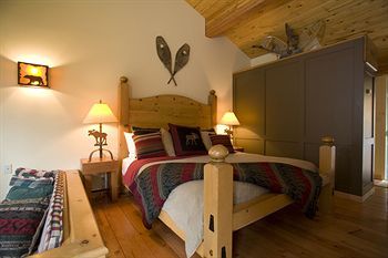 Moraine Lake Lodge