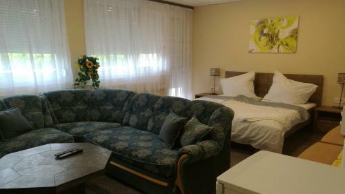 Hostal Hotel Ajka