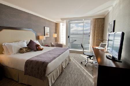 Pinnacle Hotel At The Pier