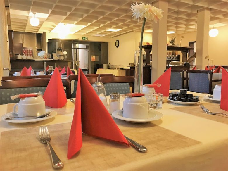 Hostal Hotel Senator