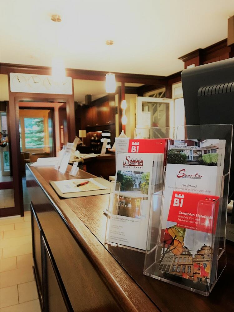 Hostal Hotel Senator