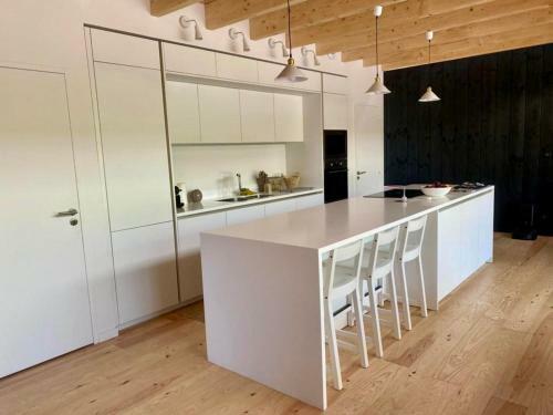 Apartamento New Luxurious Architects Villa With Pool A Few Steps From The Beach