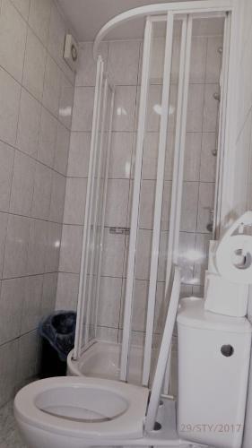 Pokoje Go?cinne I Apartamenty Krup�wki 19