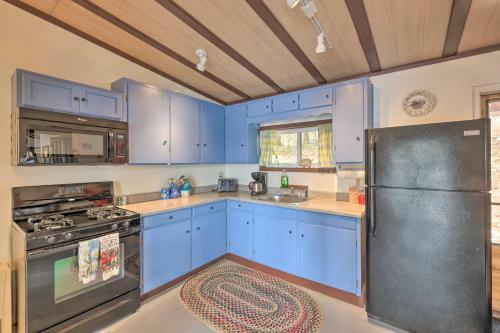 Lakefront Hartford Cabin With Canoe And Boat Ramp