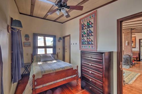 Lakefront Hartford Cabin With Canoe And Boat Ramp
