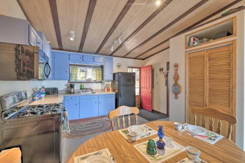 Lakefront Hartford Cabin With Canoe And Boat Ramp