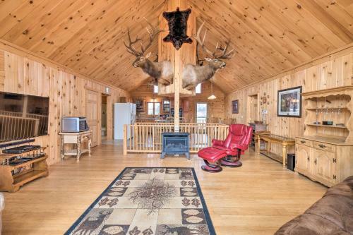 Family-friendly Troy Getaway With Furnished Deck!