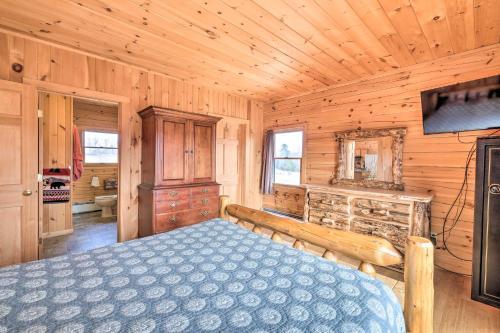 Family-friendly Troy Getaway With Furnished Deck!