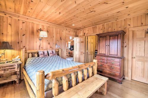 Family-friendly Troy Getaway With Furnished Deck!