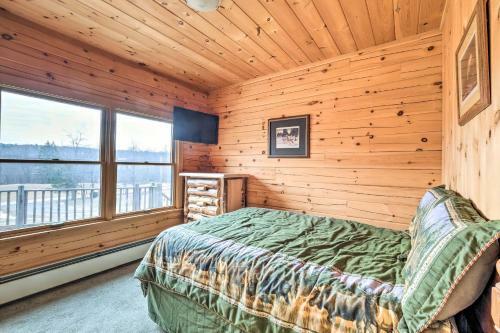 Family-friendly Troy Getaway With Furnished Deck!