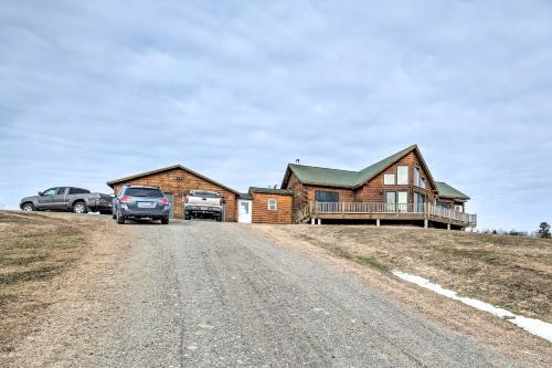 Family-friendly Troy Getaway With Furnished Deck!