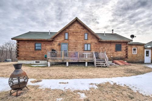 Family-friendly Troy Getaway With Furnished Deck!
