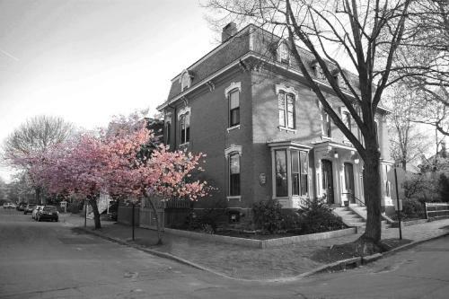 Bed & Breakfast West End Inn