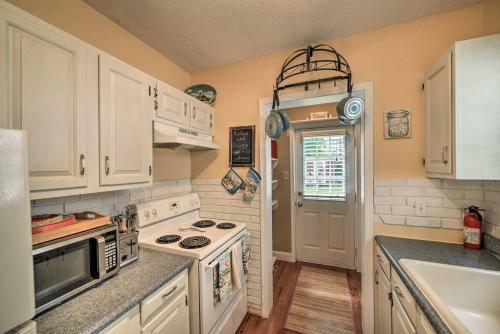 Coastal Pet-friendly Cottage Less Than Half Mi To Beaches
