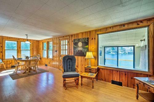 Picturesque Cottage With Sunroom On Ashmere Lake!