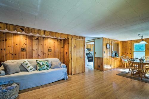 Picturesque Cottage With Sunroom On Ashmere Lake!