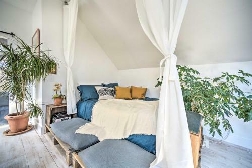 Serene Great Barrington Cottage With Fire Pit!