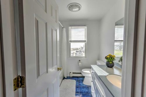Multi-level Marion House Loft, Deck And Ocean Views