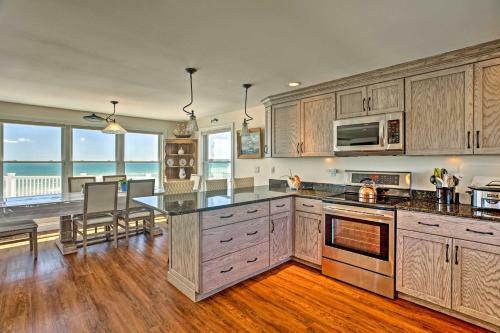 Sunny Beach House Getaway - Steps From Water!