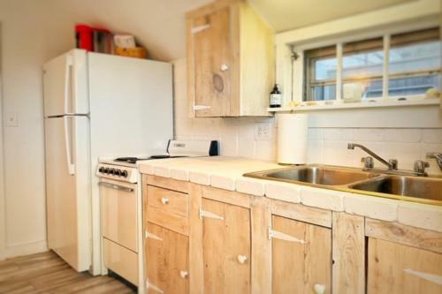 Private Beach Cottage For Two In Sconset!