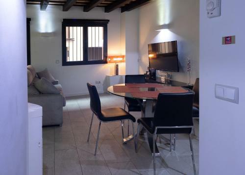Apartaments Y Habitacions Entre Volcans