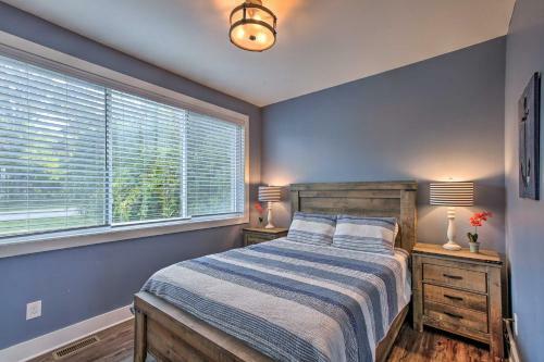 Luxe Lakefront Escape With 4 Kayaks, Hot Tub, Beach!