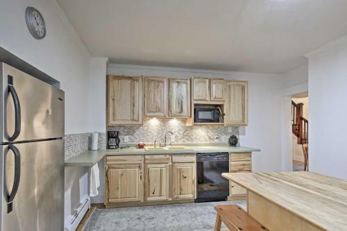 Charming Home Less Than One Block To Lake Superior!