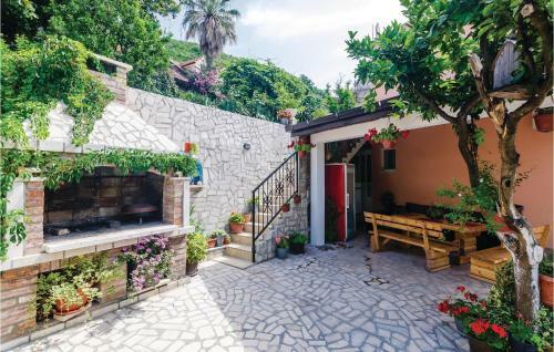 One-bedroom Holiday Home In Herceg Novi