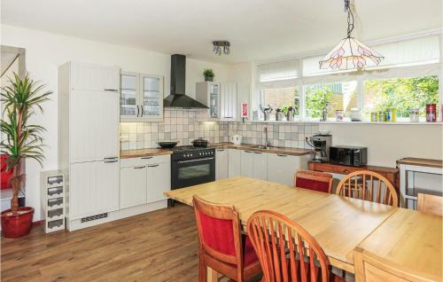 Stunning Home In Eext With Wifi And 3 Bedrooms