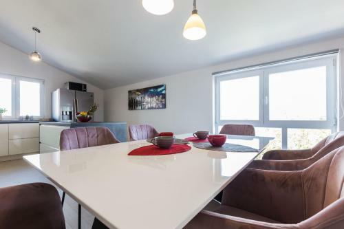 Ivan07 Spacious 3br Apartment With Terrace