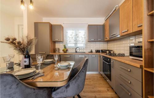 Nice Apartment In Zadar With Wifi And 2 Bedrooms