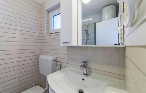 Nice Apartment In Pula With Wifi And 2 Bedrooms