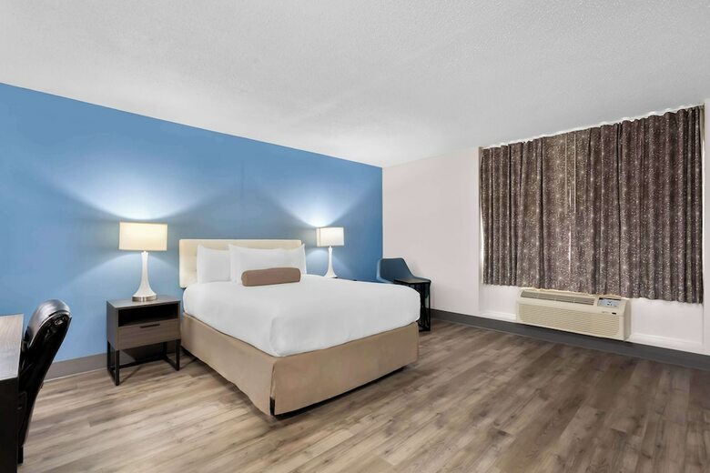Howard Johnson Plaza Hotel Windsor